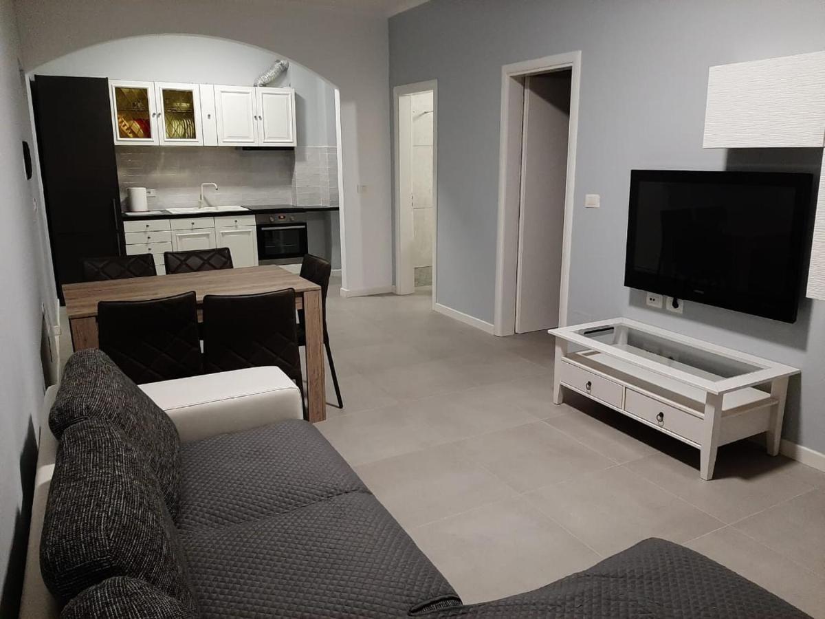 Junik Apartment Орікум Екстер'єр фото