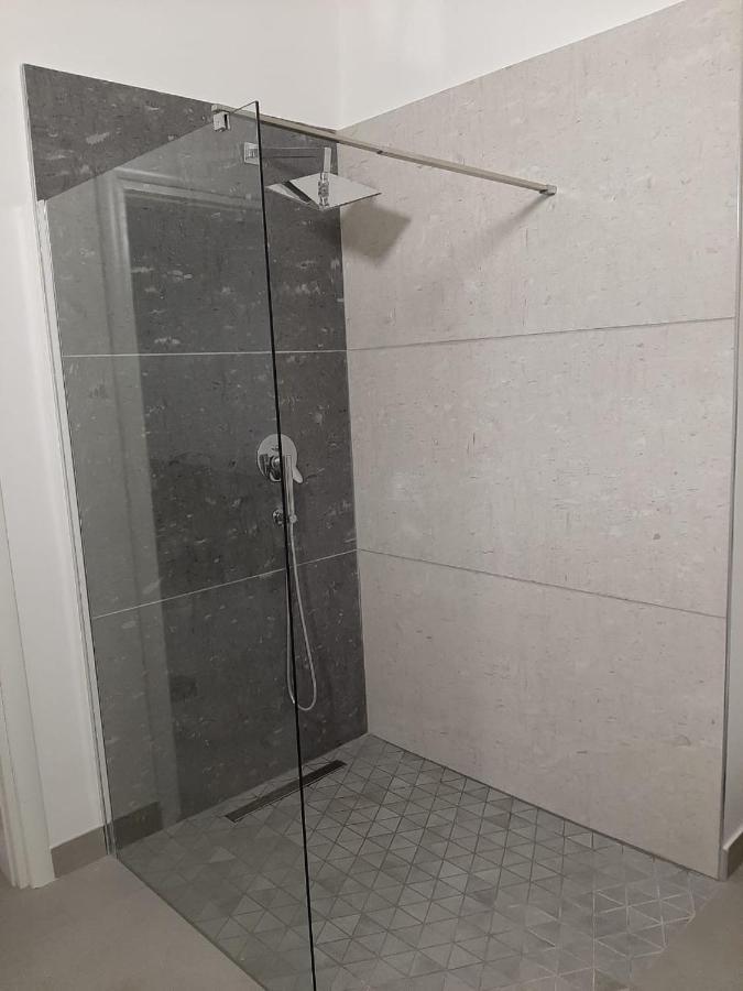 Junik Apartment Орікум Екстер'єр фото